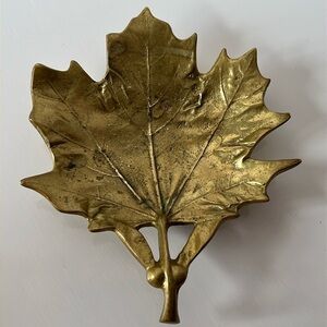 Vintage Virginia Metalcrafters Sugar Maple Leaf Brass Trinket Dish 3-48 1950